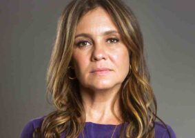 Adriana Esteves sofre acidente dentro da Globo